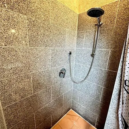 Appartement Joelle Mit Sauna, Schwimmteich Und Gym
